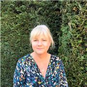 Executive Coach offering online coaching sessions to individuals.